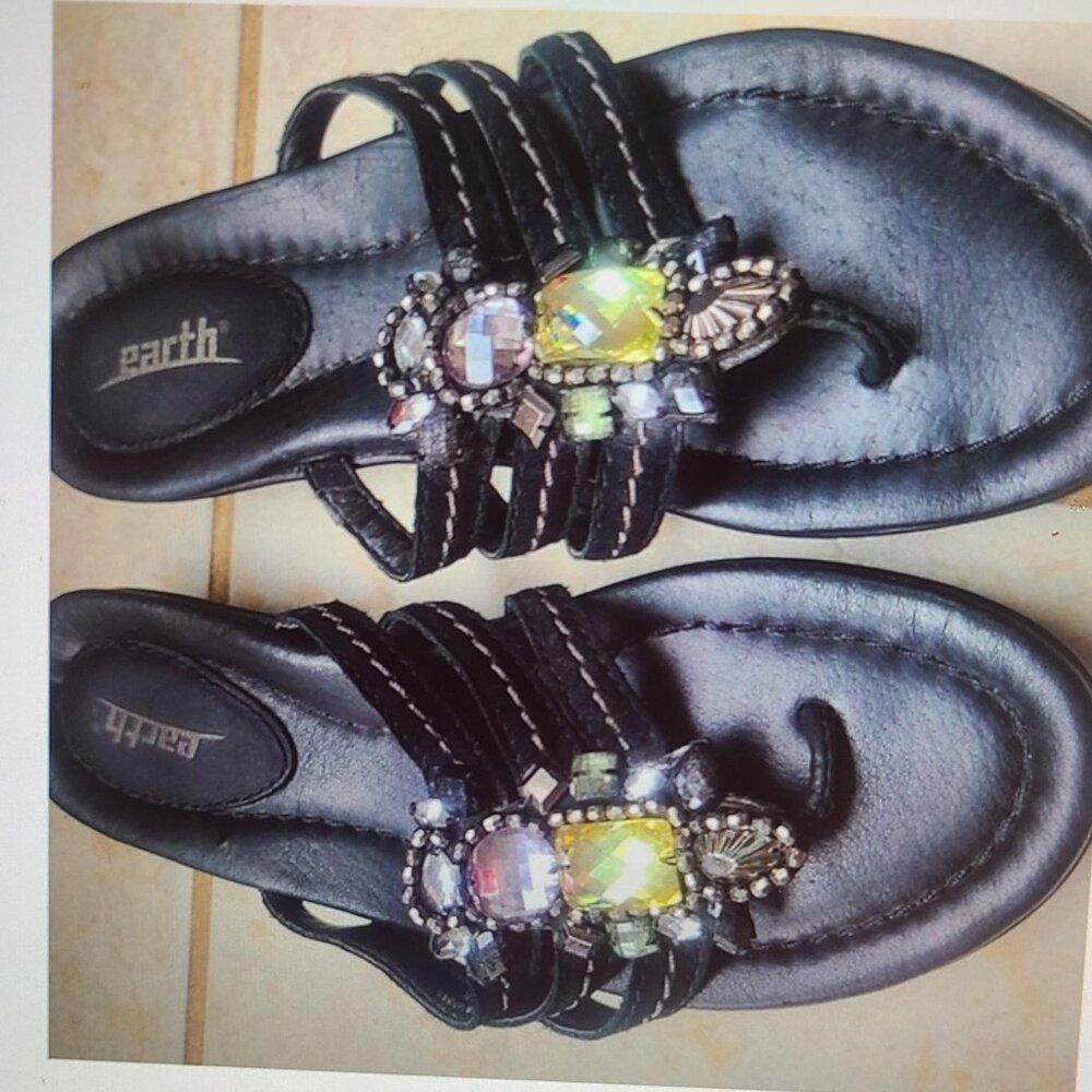 Earth Sandals, black.